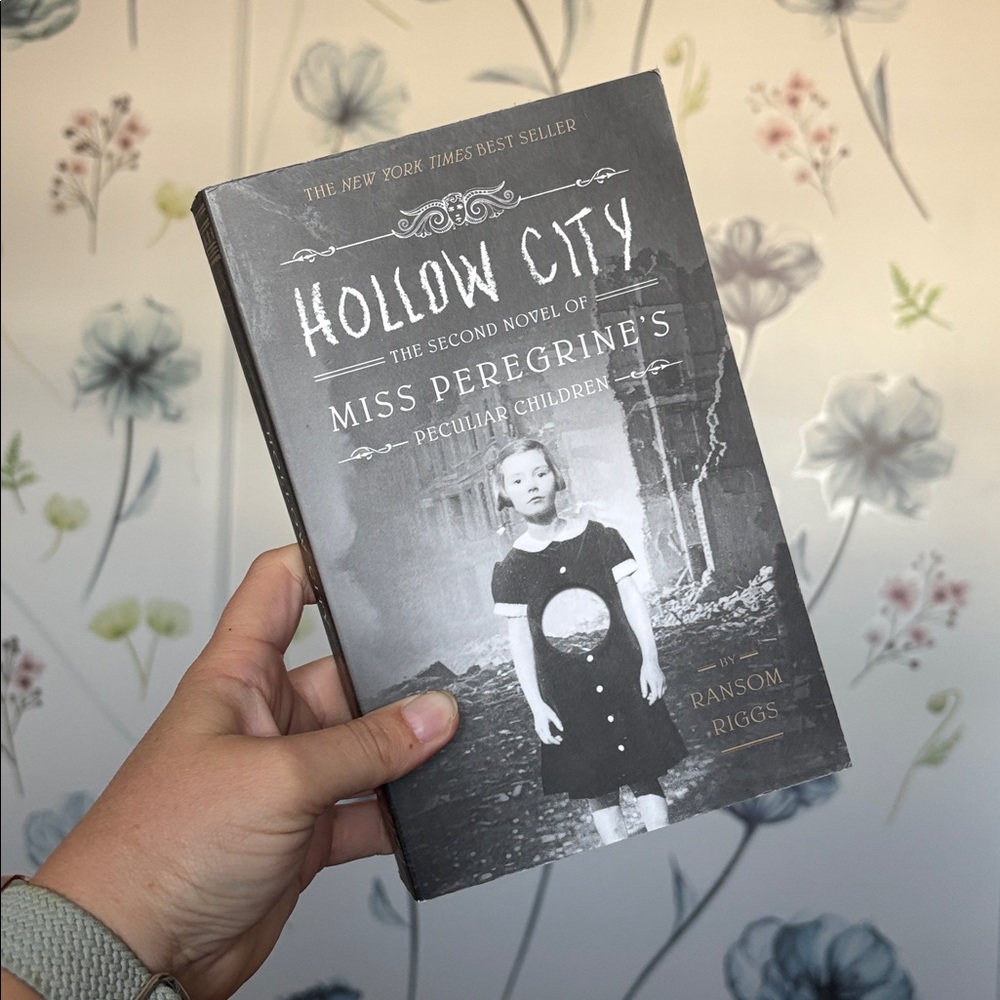 Miss Peregrine's Home for Peculiar Children Book Set - Picture 4 of 6